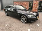 BMW 3 Serie Touring 318i-zwart-Distributieketting vernieuwd., Auto's, Zwart, Zwart, Origineel Nederlands, Stationwagon