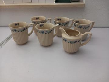 Jet servies Bramen en Violen nieuw. beschikbaar voor biedingen