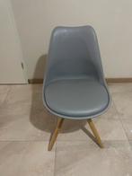 Eetkamerstoelen(4 stuks)lichte grijse kleur., Huis en Inrichting, Stoelen, Zo goed als nieuw, Vier, Grijs, Ophalen