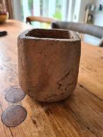 'Pot en mand' rustiek aardewerk bloempotje., Rond, Ophalen of Verzenden, Zo goed als nieuw, Minder dan 25 cm