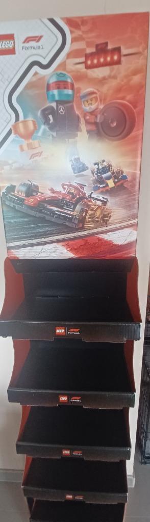 LEGO Display // Formula 1 // 150cm x 35 cm x 20 cm // beschikbaar voor biedingen