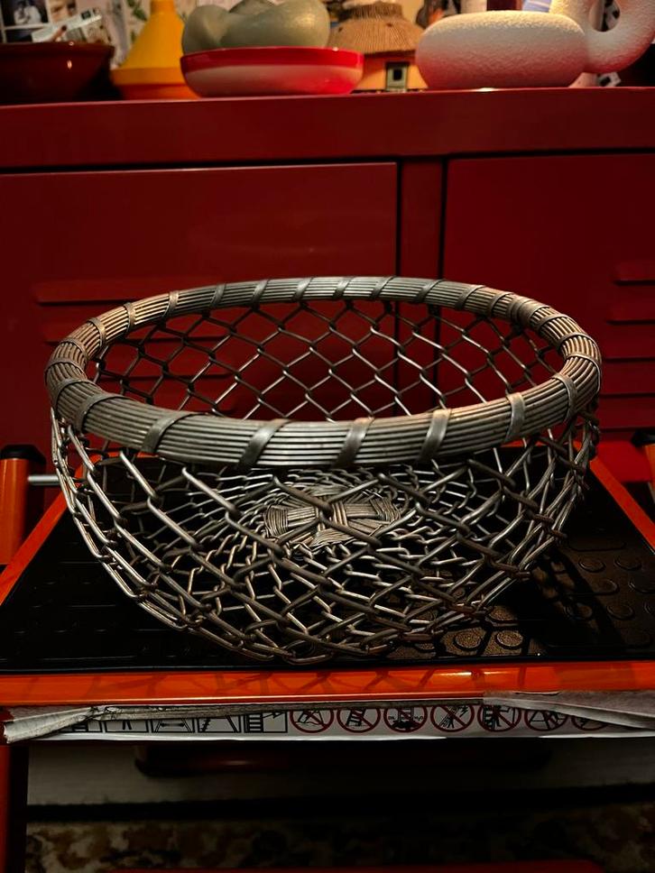 Metalen Mand - Decoratief & Functioneel, Huis en Inrichting, Woonaccessoires | Schalen en Manden, Nieuw, Mand, Rond, Overige materialen