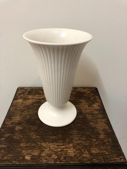 Prachtig Mid-Size Wedgewood Vaasje., Antiek en Kunst, Antiek | Woonaccessoires, Ophalen of Verzenden