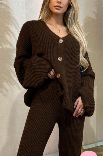 2 delig gebreid pak xL-xxl oversized knitted chocolade bruin beschikbaar voor biedingen