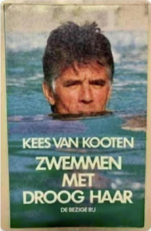 Kees van Kooten; zwemmen met droog haar; ISBN 9023432444, Boeken, Romans, Zo goed als nieuw, Nederland, Ophalen of Verzenden