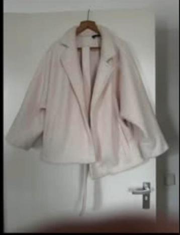 Te koop kort dames jasje zgan beschikbaar voor biedingen