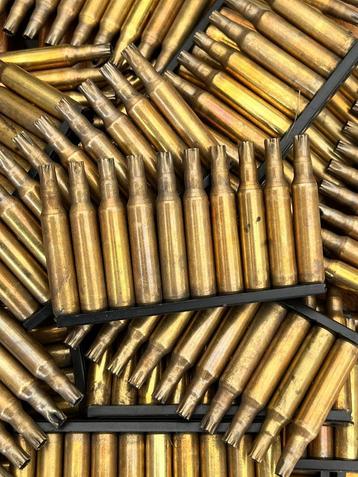 5.56 hulzen op clip beschikbaar voor biedingen