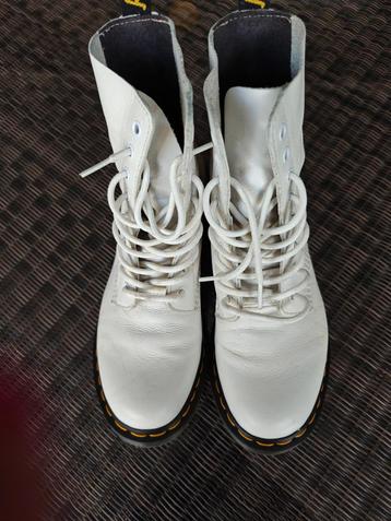 dr Martens, model Pascal 1460, wit, maat 41 beschikbaar voor biedingen