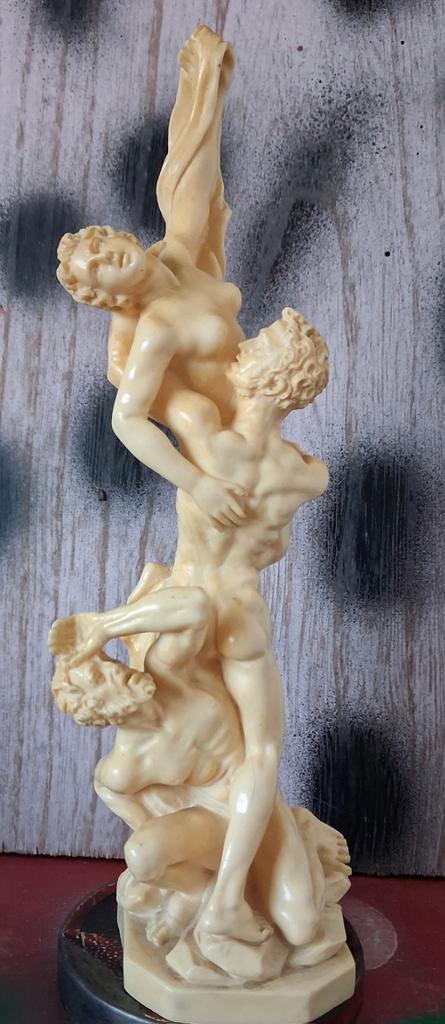 Rape of the Sabine woman. A. Santini. Italy. 25 cm., Verzamelen, Beelden en Beeldjes, Zo goed als nieuw, Mens, Ophalen