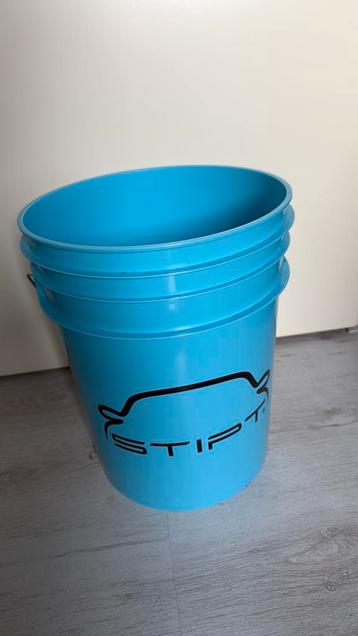 Stipt Bucket beschikbaar voor biedingen