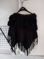 zwart warme poncho met kunstbontje/maat 36/38, Kleding | Dames, Ophalen of Verzenden, Zo goed als nieuw, Maat 36 (S), Zwart