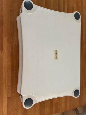 Fellowes Desktop Standaard met Toetsenbordlade beschikbaar voor biedingen