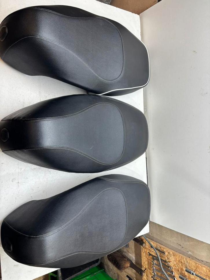 Zadel Kymco New Like, Fietsen en Brommers, Brommeronderdelen | Scooters, Zo goed als nieuw, Kymco, Zadel, Ophalen of Verzenden