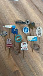 Speldjes 12x winkels etc, Ophalen of Verzenden, Gebruikt, Overige onderwerpen, Speldje of Pin