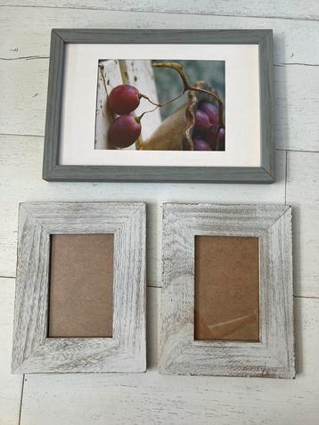 3 grijs houten fotolijstjes beschikbaar voor biedingen