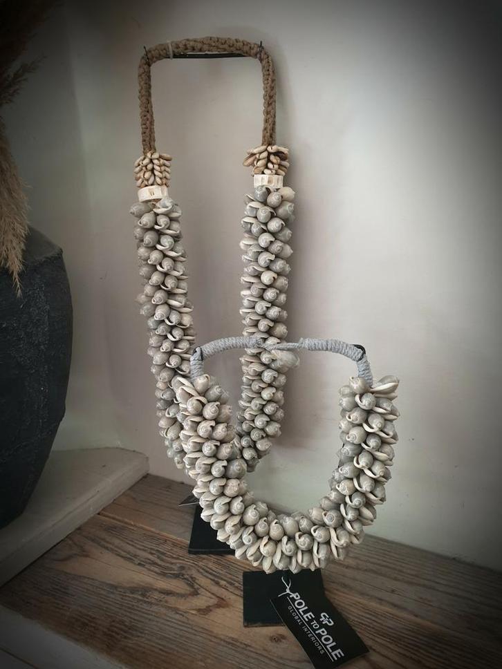 Schelpen ketting op houder - groot - standaard, Huis en Inrichting, Woonaccessoires | Overige, Nieuw, Ophalen of Verzenden
