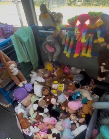 10 vuilniszakken vol knuffels beschikbaar voor biedingen