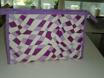 toilettas 30 x 20 x 6.5 paars/wit beschikbaar voor biedingen