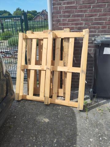 Gratis pallets 2 maten beschikbaar voor biedingen