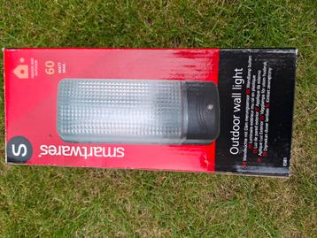 Buitenlamp met licht-donker sensor. NIEUW beschikbaar voor biedingen