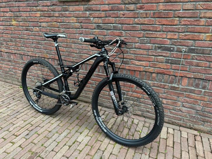 Cube AMS 100, C68 carbon. DT Swiss velgenset!!, Fietsen en Brommers, Fietsen | Mountainbikes en ATB, Zo goed als nieuw, Heren