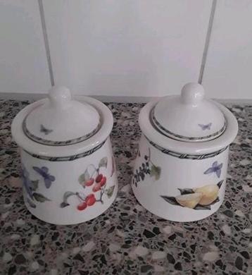 2 leuke kleine voorraadpotjes van Janneke Brinkman.  beschikbaar voor biedingen
