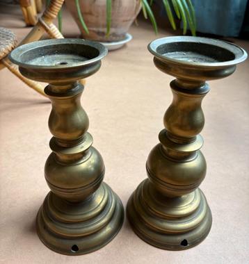 Twee zware messing kandelaars / lampen beschikbaar voor biedingen