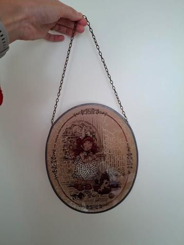 Vintage Wanddecoratie met Meisje en Hond beschikbaar voor biedingen