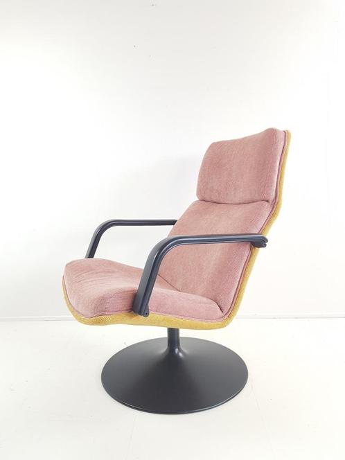 Artifort draaifauteuil Geoffrey Harcourt roze fauteuil geel, Huis en Inrichting, Fauteuils, Zo goed als nieuw, Stof, Ophalen of Verzenden