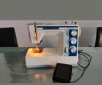 Toyota 9990 vrije arm naaimachine, Hobby en Vrije tijd, Naaimachines en Toebehoren, Ophalen of Verzenden, Zo goed als nieuw, Naaimachine