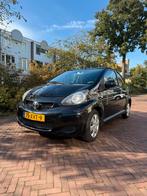 Leuke Toyota Aygo Zwart 2011 APK tot 11-2026, Auto's, Toyota, Voorwielaandrijving, Stof, Zwart, Metallic lak