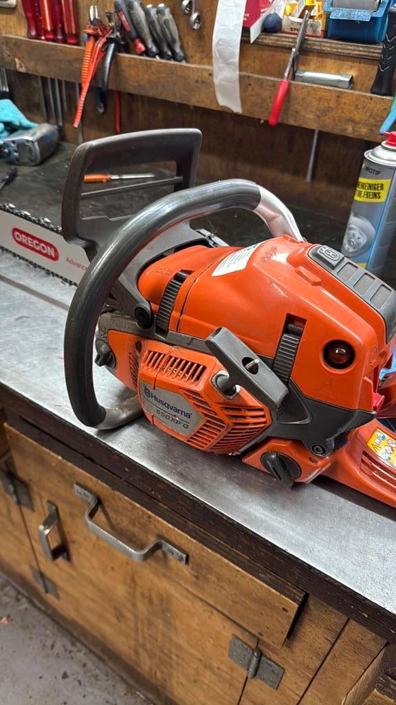 Husqvarna 550 xpg zo mee, Tuin en Terras, Hand-tuingereedschap, Zo goed als nieuw, Ophalen
