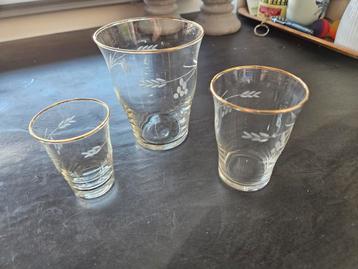 Vintage glaswerk met goud kleurig randje beschikbaar voor biedingen
