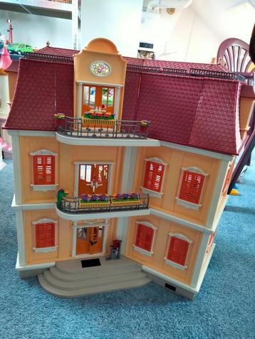 Zeer groot herenhuis van Playmobil. beschikbaar voor biedingen