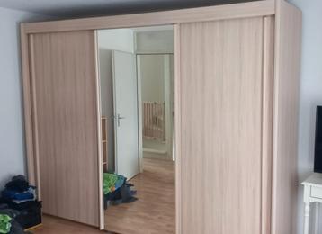 Zeer mooie grote kledingkast