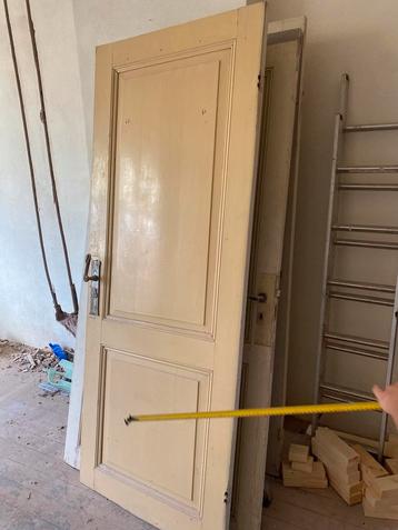 8 Antieke binnendeuren uit woning van 1900 beschikbaar voor biedingen