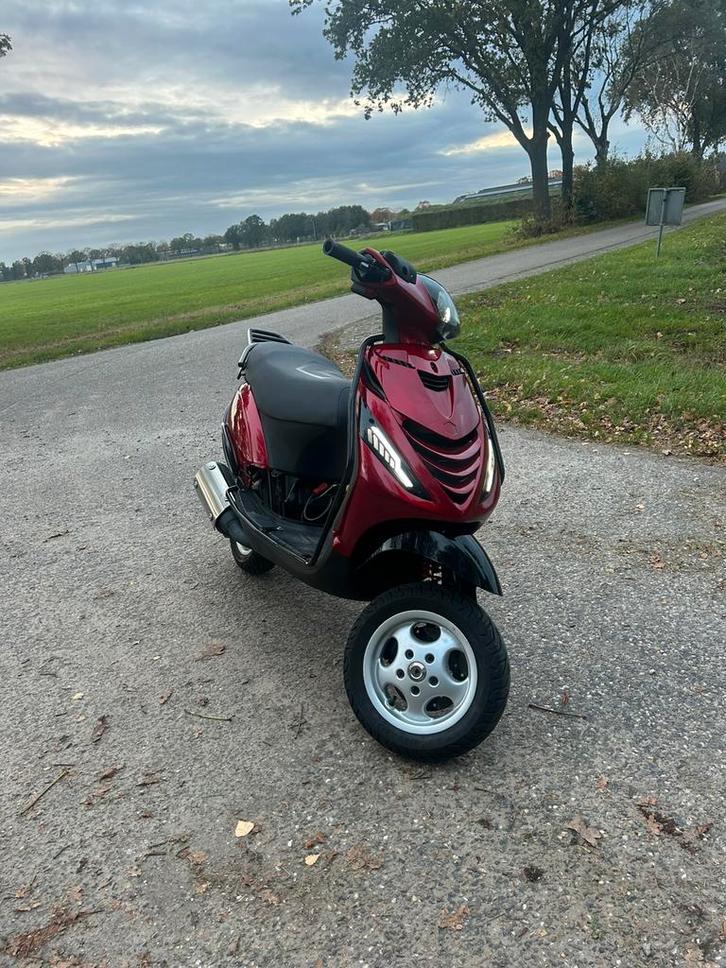 Verse Zip 125cc 2t Brom, Fietsen en Brommers, Scooters | Piaggio, Zo goed als nieuw, Zip, Maximaal 45 km/u, Tweetakt, Ophalen
