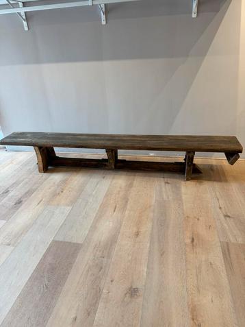 Vintage houten schoolbank beschikbaar voor biedingen