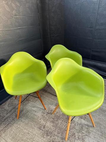 Set van 3 Vintage Eames Stijl Stoelen beschikbaar voor biedingen