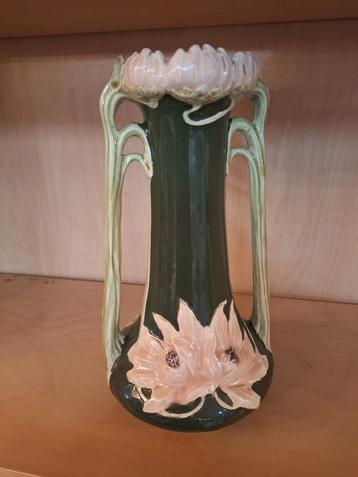 Vaas met bloemmotief art nouveau  beschikbaar voor biedingen