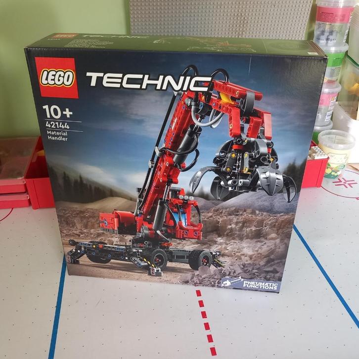 Lego set 42144: Material handler SEALED, Kinderen en Baby's, Speelgoed | Duplo en Lego, Nieuw, Lego, Complete set, Ophalen of Verzenden