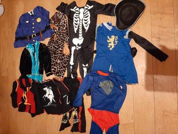 Verkleedkleren 4 tot 6 jaar beschikbaar voor biedingen