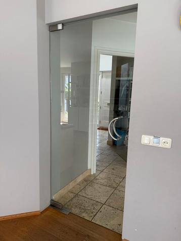 Glazen taatsdeur tussendeur helder glas beschikbaar voor biedingen