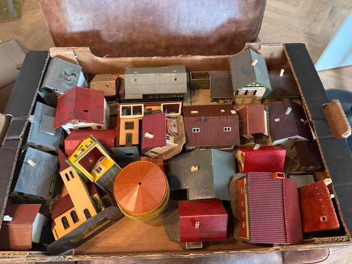 Mix set van verzameling huisjes en gebouwen 1:87, Hobby en Vrije tijd, Modeltreinen | H0, Zo goed als nieuw, Brug, Tunnel of Gebouw
