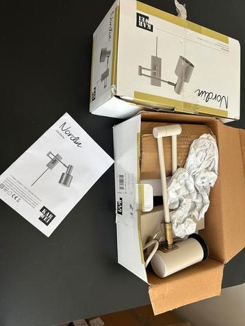 Nieuw 2 beige wandlampjes van karwei t.w.v 140,- beschikbaar voor biedingen