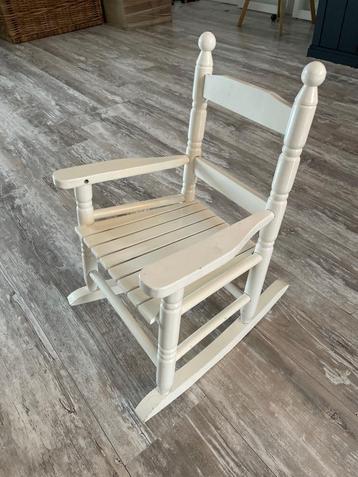 Schommelstoeltje kinderstoeltje wit hout  beschikbaar voor biedingen