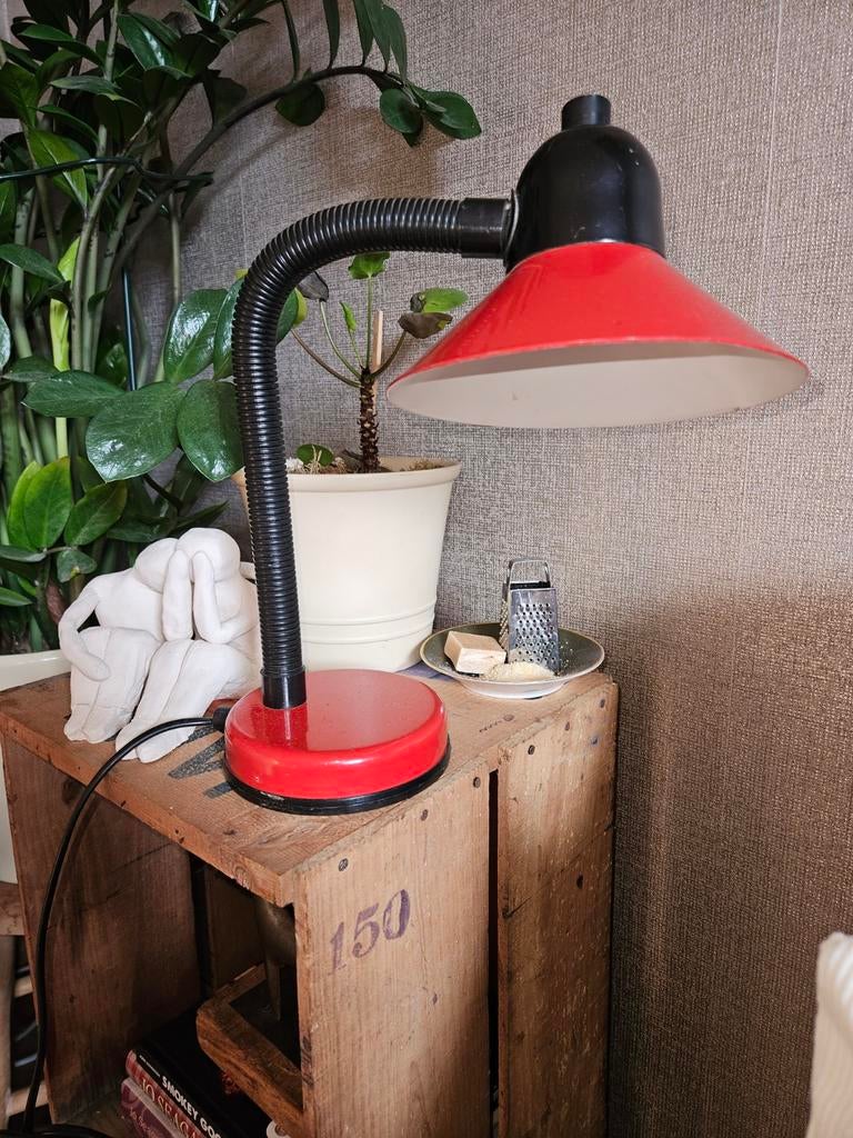 Vintage  rode bureaulamp. Retro jaren 80., Gebruikt, Ophalen of Verzenden, Retro, Minder dan 50 cm