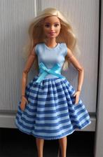Barbie kleding nieuw - Korte jurk met strepen en strik blauw, Ophalen of Verzenden, Nieuw, Barbie