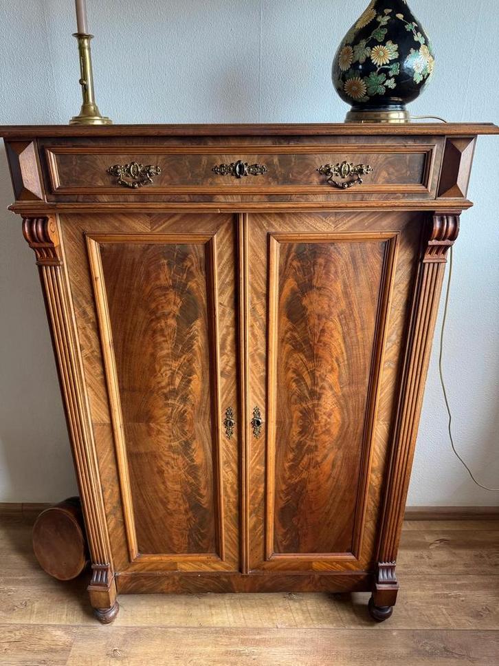 Antieke Biedermeier tweedeurskast met wortelnotenfineer, Antiek en Kunst, Antiek | Meubels | Kasten, Ophalen