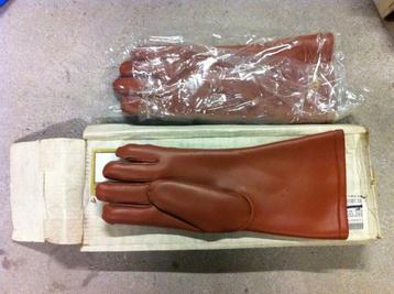 Wolf X-ray handschoenen en blauwe nieuwe handschoenen beschikbaar voor biedingen
